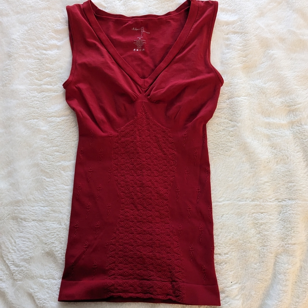 Hollywood slimmers tank top flattering red sz Med